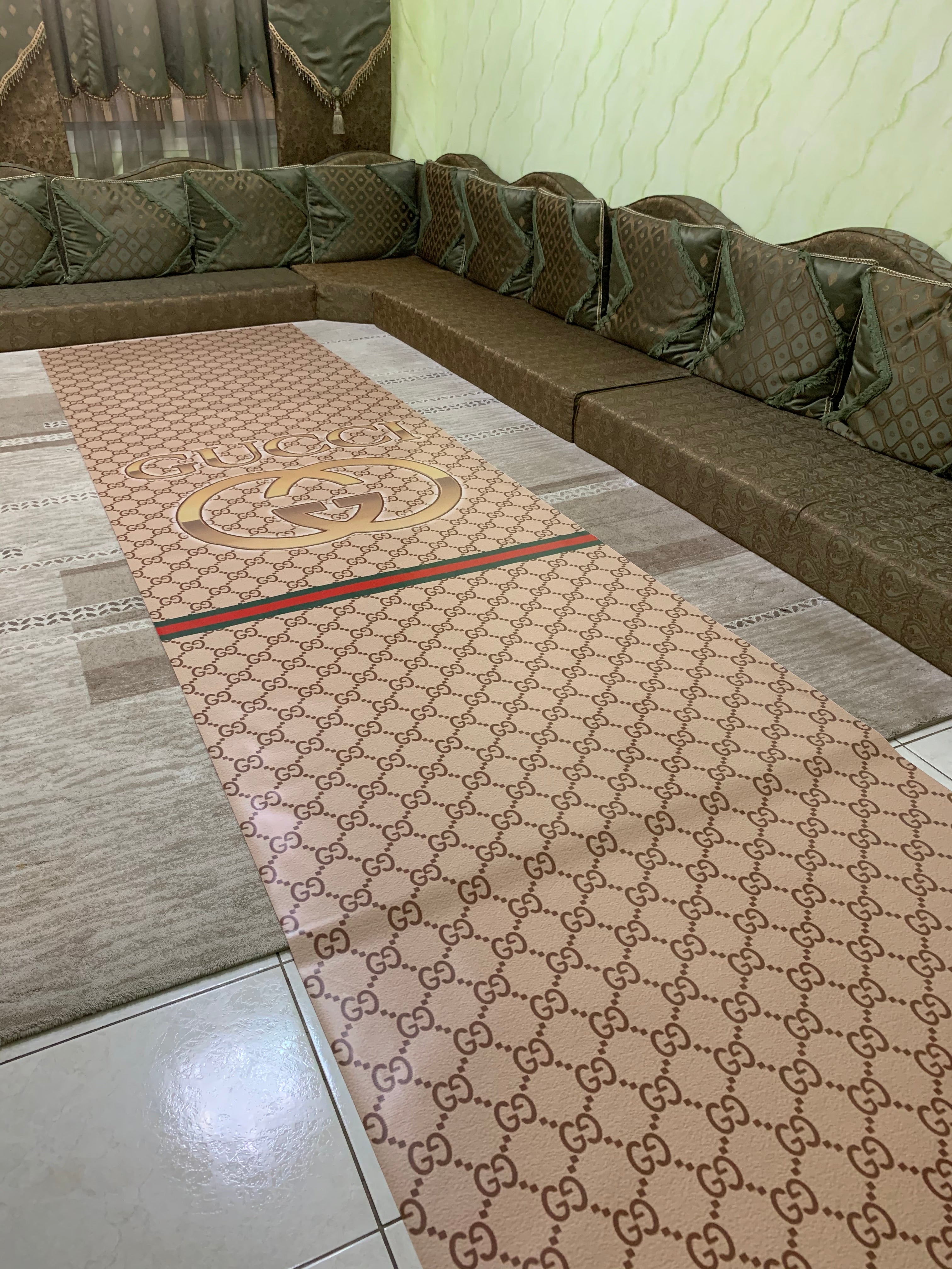 سفرة طعام، بالحجم الكبير