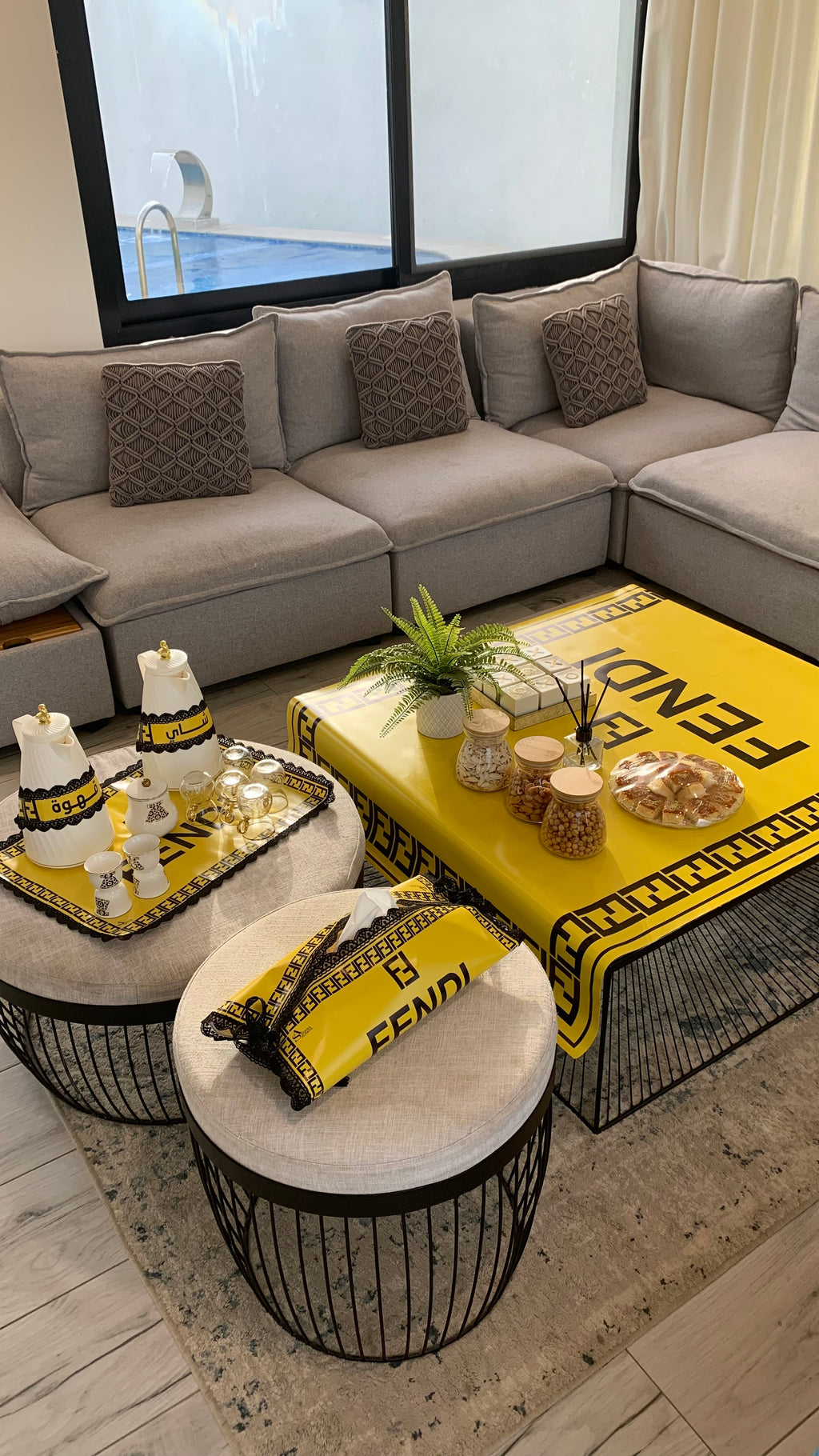 طقم ضيافة بتشكيلة فندي