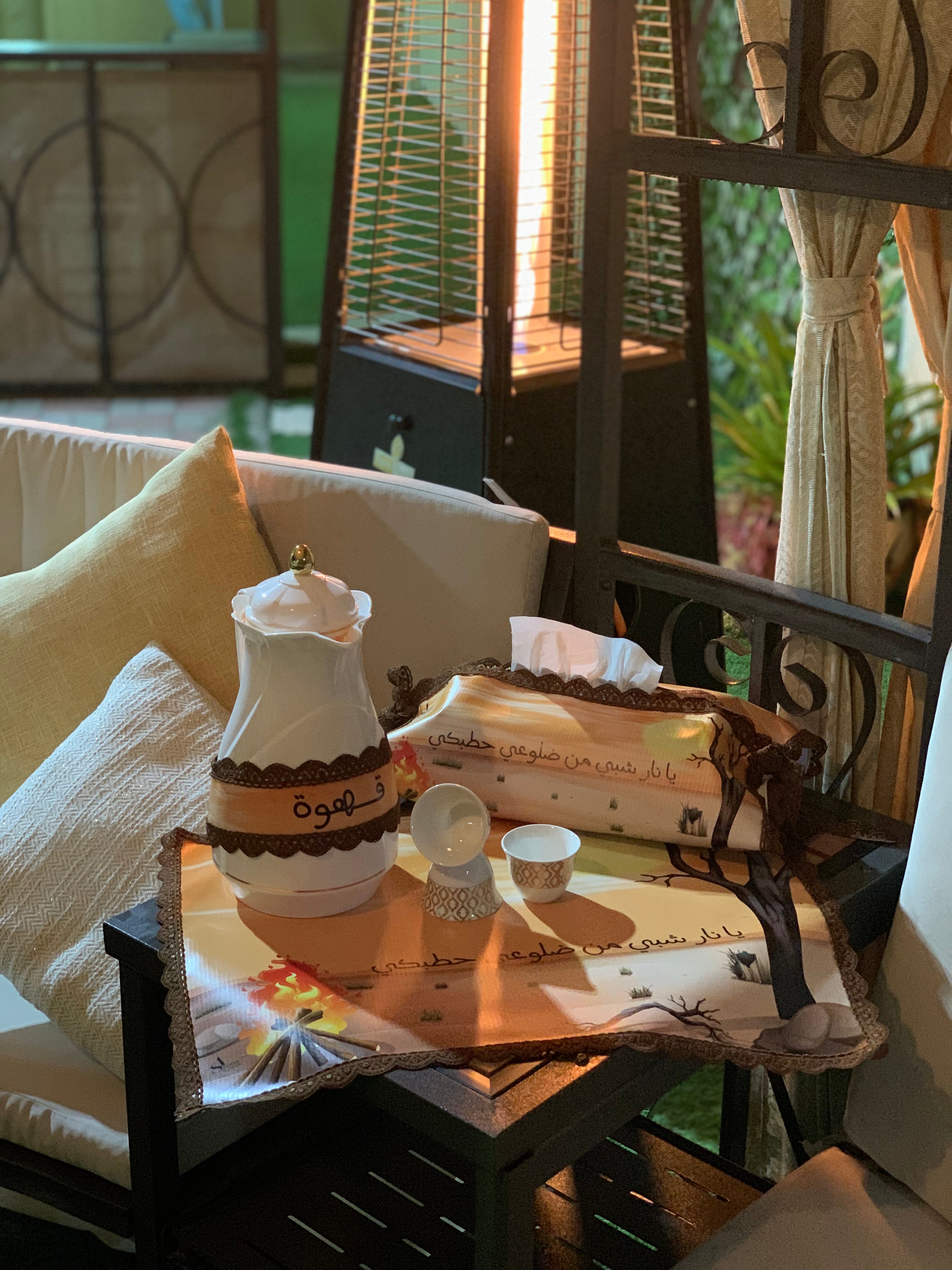 سفرة ضيافة الشاي و القهوة + تلبيسه علبة كلينكس