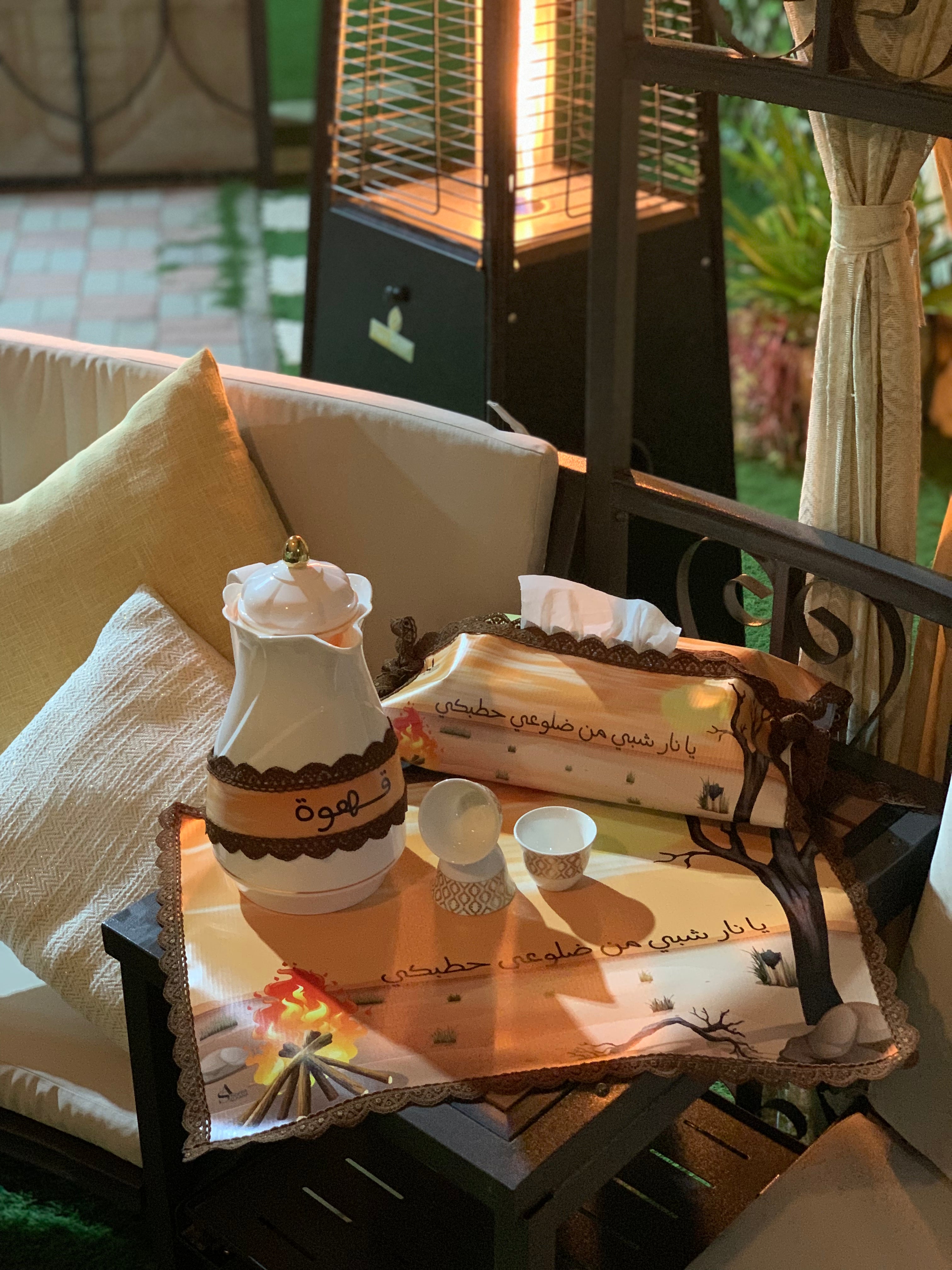 سفرة ضيافة الشاي و القهوة + تلبيسه علبة كلينكس