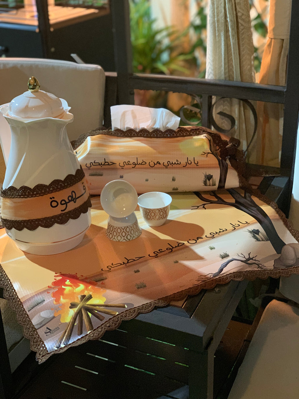 سفرة ضيافة الشاي و القهوة + تلبيسه علبة كلينكس