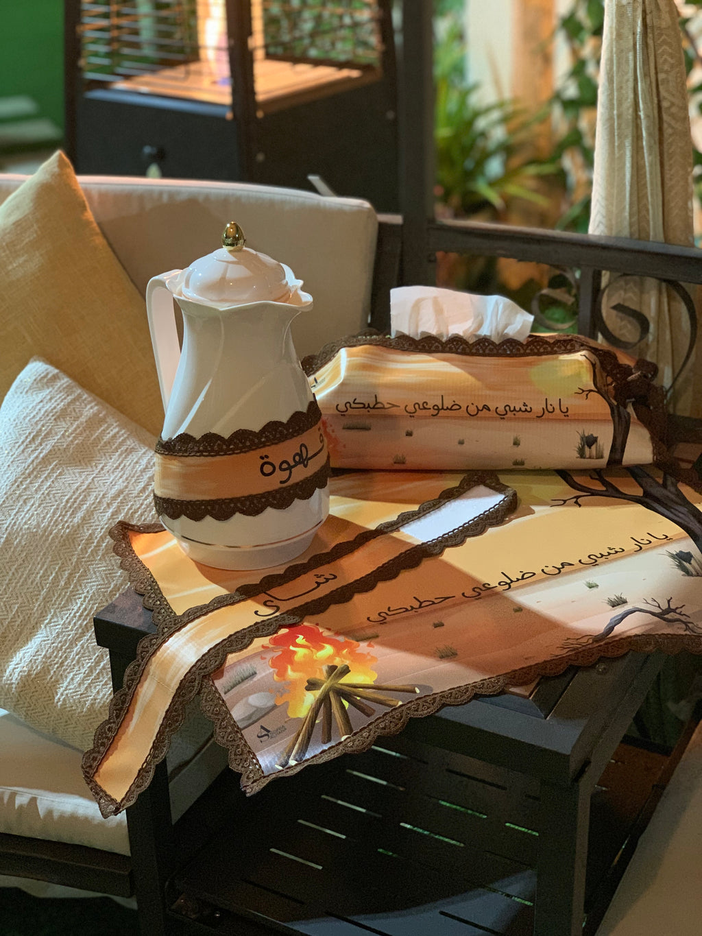 سفرة ضيافة الشاي و القهوة + تلبيسه علبة كلينكس